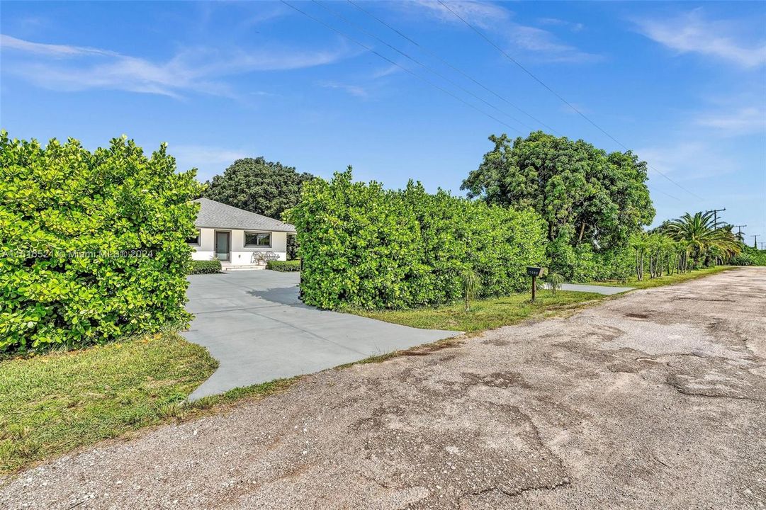 For Sale: $950,000 (3 beds, 2 baths, 1643 Square Feet)