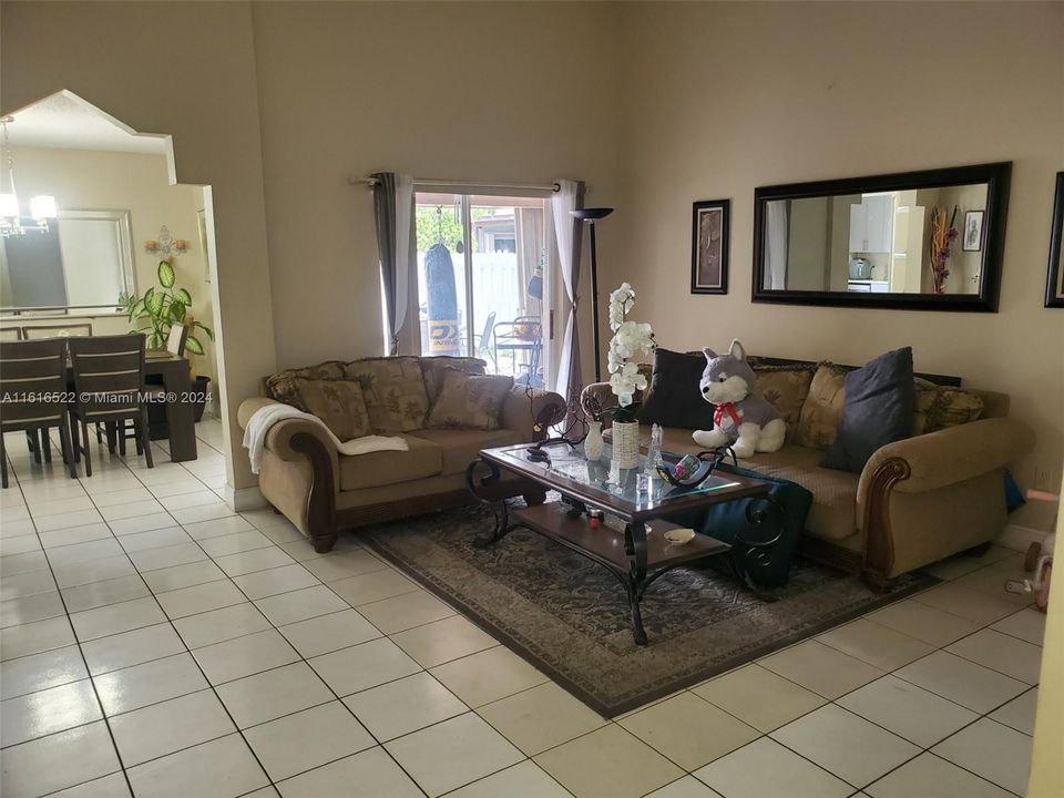 For Rent: $3,300 (3 beds, 2 baths, 1282 Square Feet)