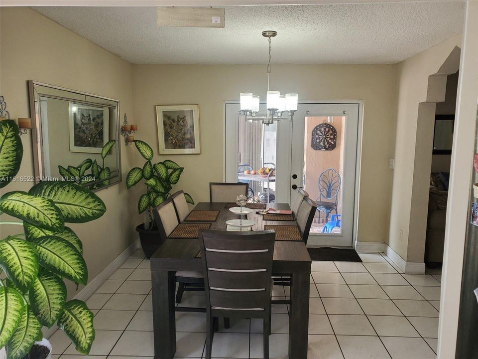 For Rent: $3,300 (3 beds, 2 baths, 1282 Square Feet)