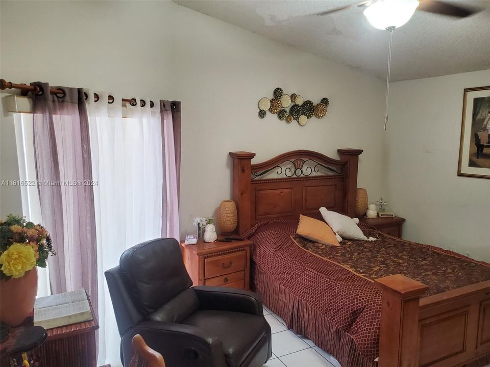 For Rent: $3,300 (3 beds, 2 baths, 1282 Square Feet)