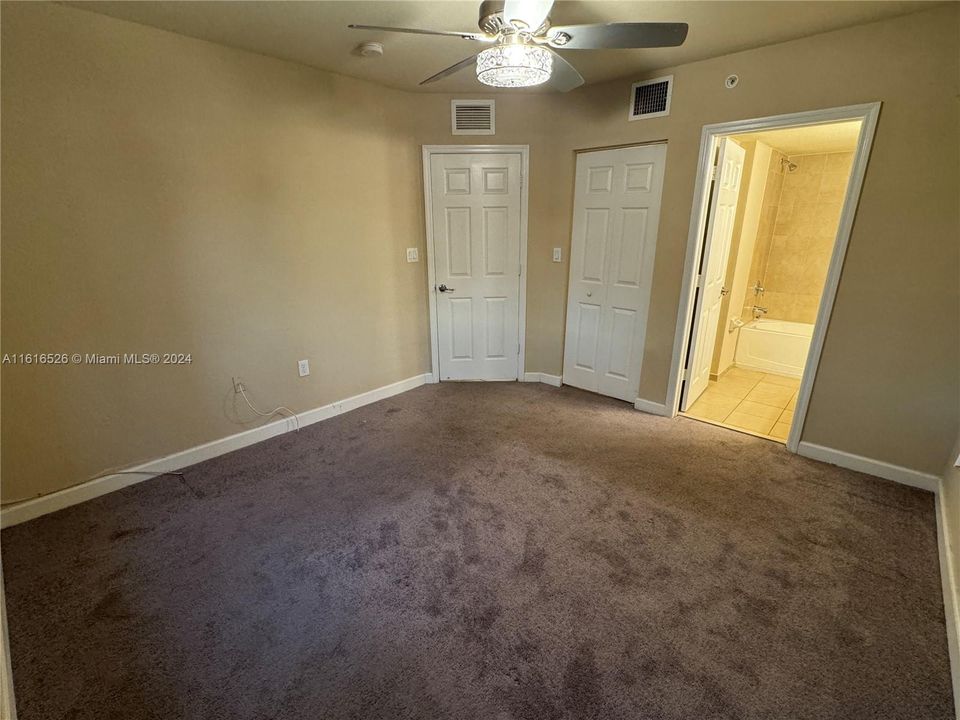 For Rent: $2,050 (2 beds, 2 baths, 817 Square Feet)