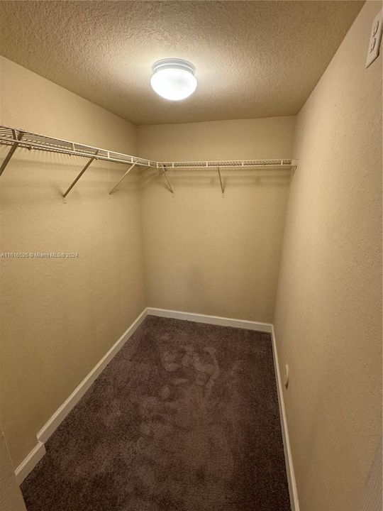 For Rent: $2,050 (2 beds, 2 baths, 817 Square Feet)