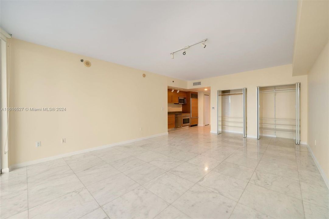 Active With Contract: $2,500 (0 beds, 1 baths, 546 Square Feet)