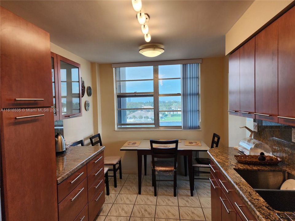 For Sale: $360,000 (2 beds, 2 baths, 1145 Square Feet)