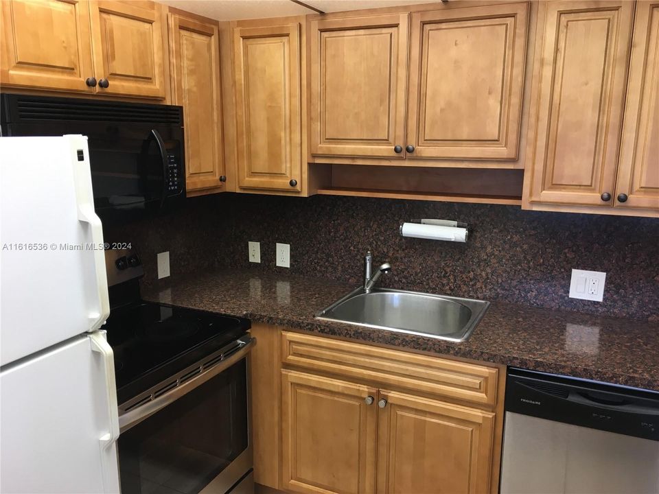 For Sale: $118,000 (1 beds, 1 baths, 720 Square Feet)