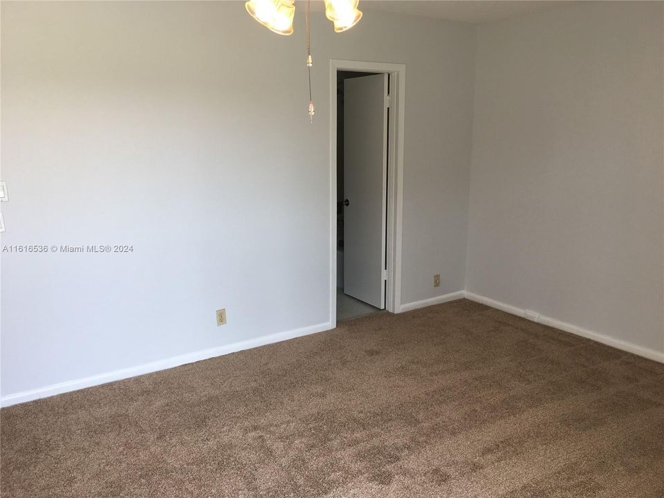 For Sale: $118,000 (1 beds, 1 baths, 720 Square Feet)