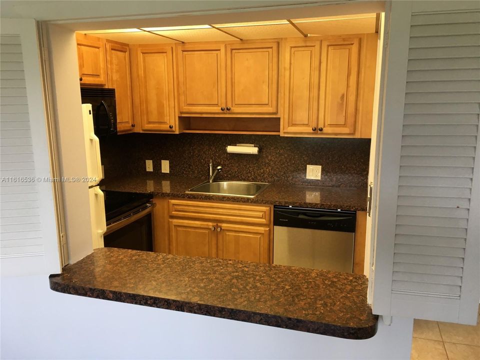 For Sale: $118,000 (1 beds, 1 baths, 720 Square Feet)