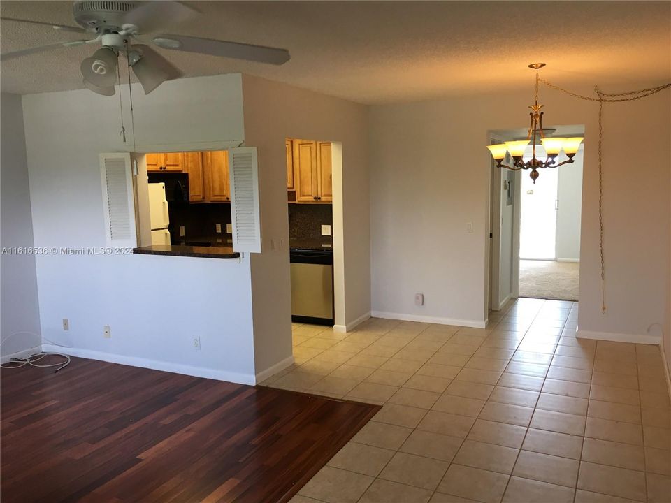 For Sale: $118,000 (1 beds, 1 baths, 720 Square Feet)