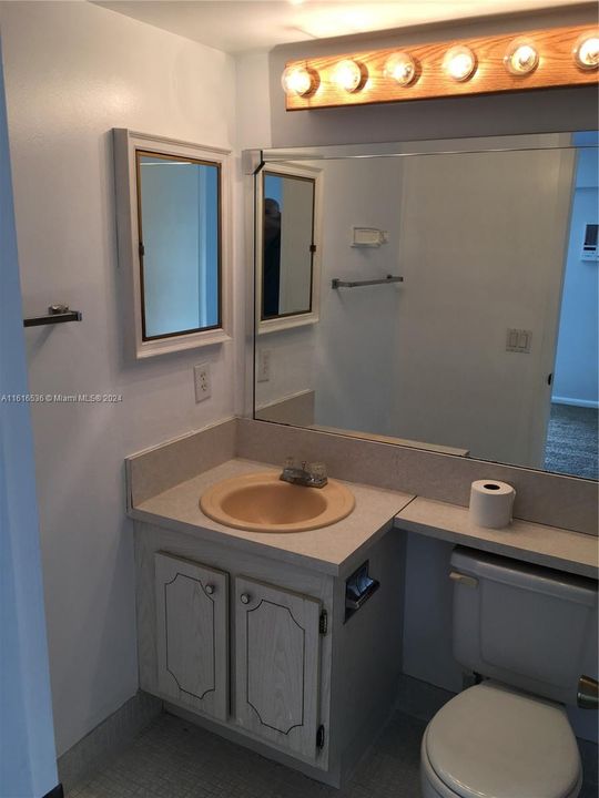 For Sale: $118,000 (1 beds, 1 baths, 720 Square Feet)