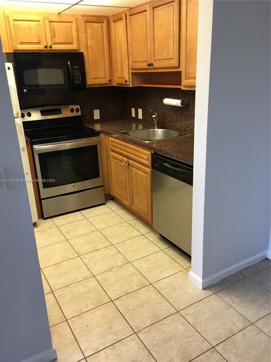For Sale: $118,000 (1 beds, 1 baths, 720 Square Feet)
