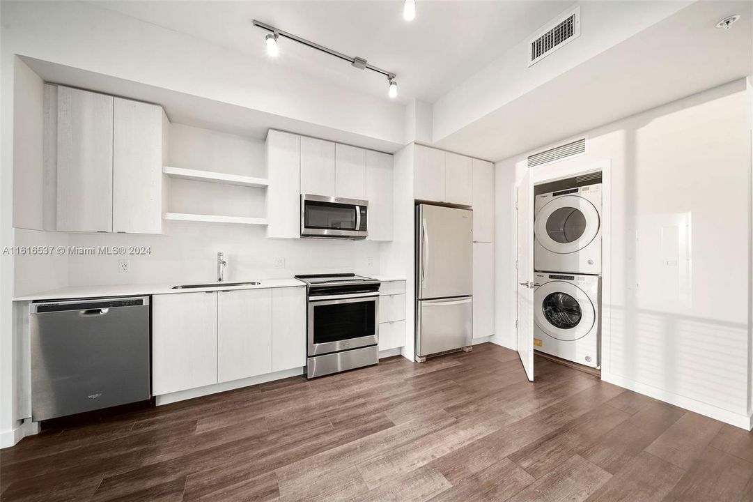 For Rent: $2,589 (1 beds, 1 baths, 768 Square Feet)