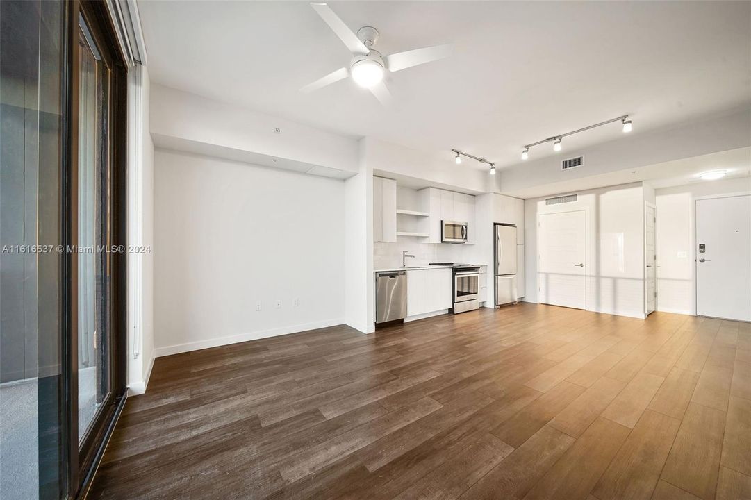 For Rent: $2,589 (1 beds, 1 baths, 768 Square Feet)