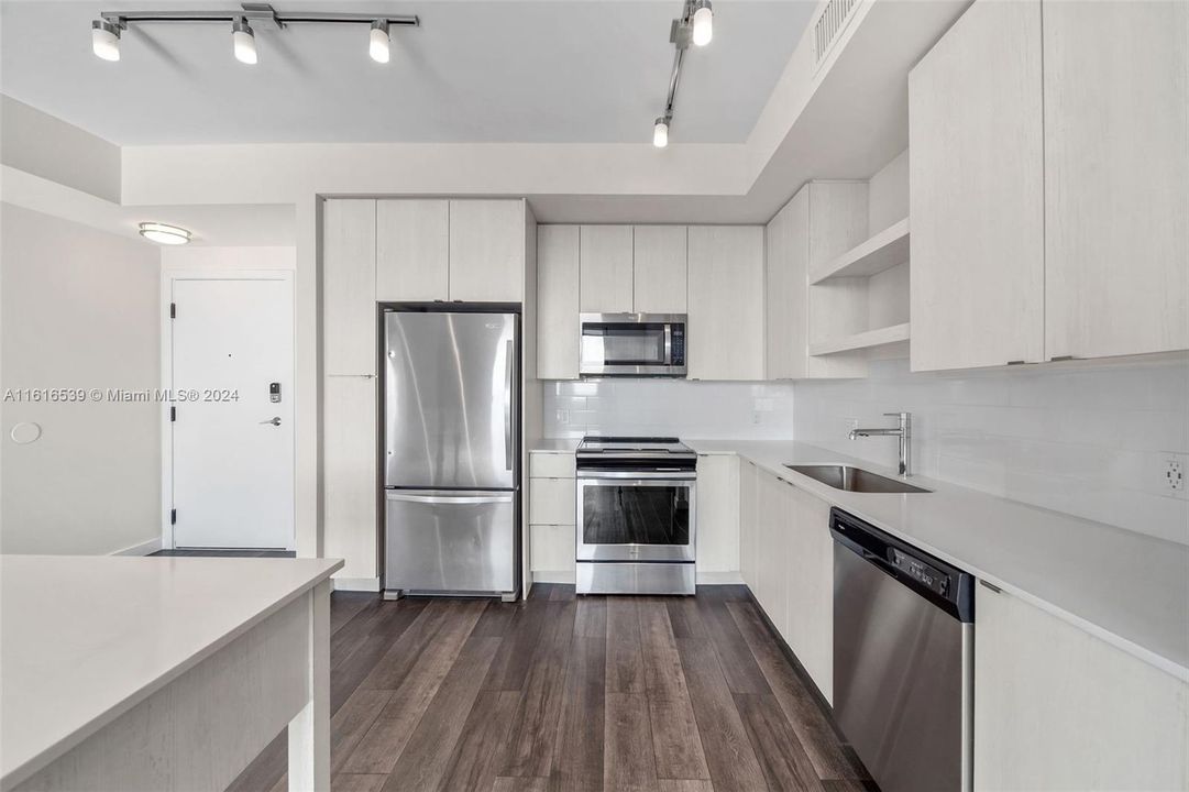 For Rent: $3,155 (2 beds, 2 baths, 1212 Square Feet)