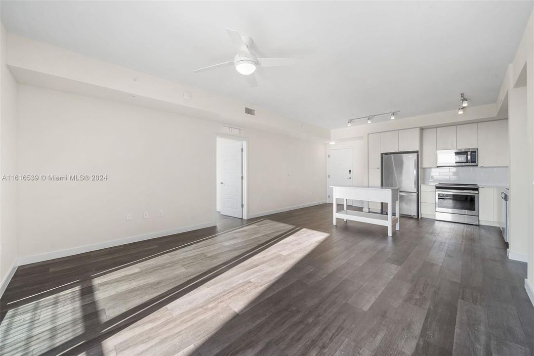 For Rent: $3,155 (2 beds, 2 baths, 1212 Square Feet)