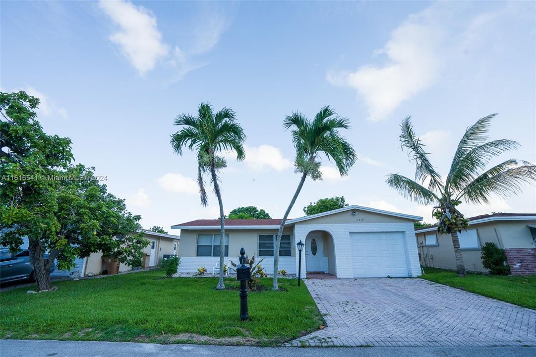 For Sale: $418,000 (3 beds, 2 baths, 1180 Square Feet)