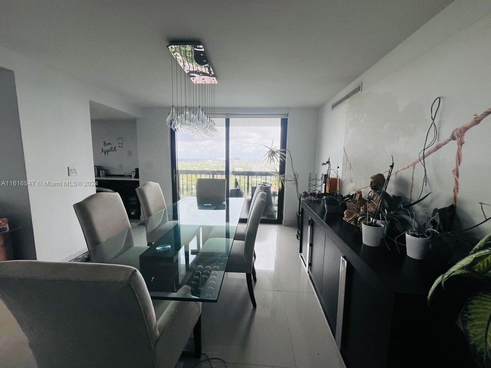 En Venta: $765,000 (2 camas, 2 baños, 1460 Pies cuadrados)