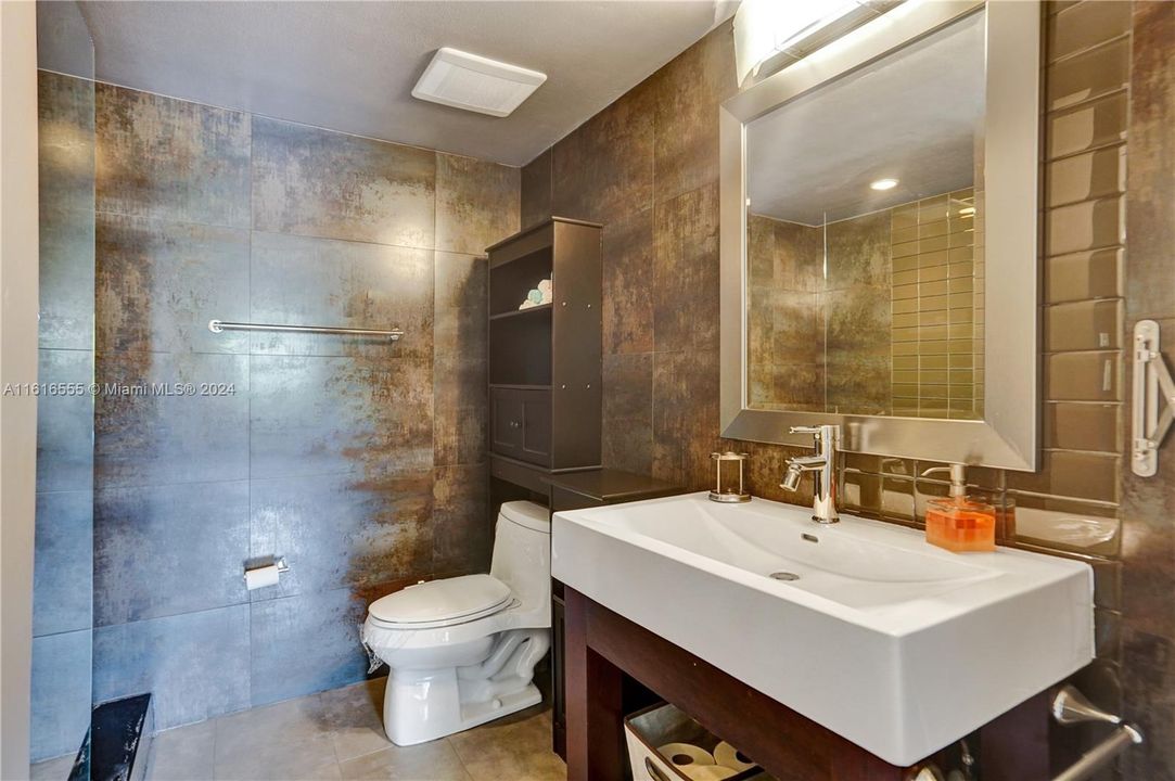 待售: $258,000 (2 贝兹, 1 浴室, 900 平方英尺)