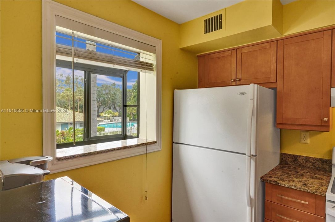 For Sale: $258,000 (2 beds, 1 baths, 900 Square Feet)