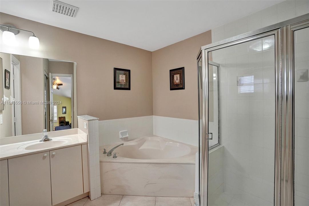 待售: $620,000 (3 贝兹, 2 浴室, 1716 平方英尺)
