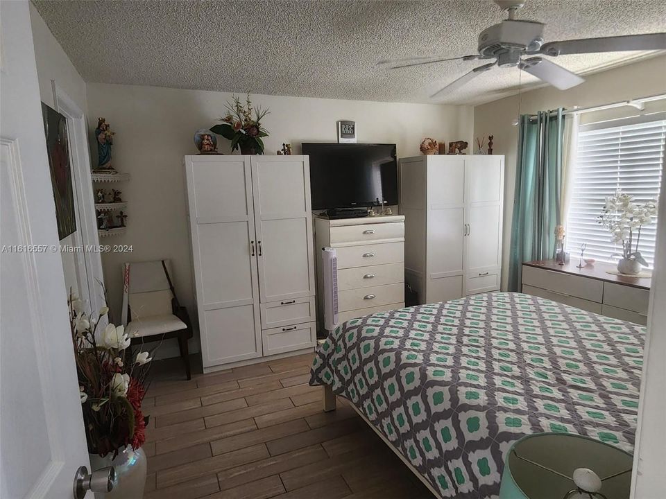 For Sale: $179,500 (2 beds, 2 baths, 850 Square Feet)