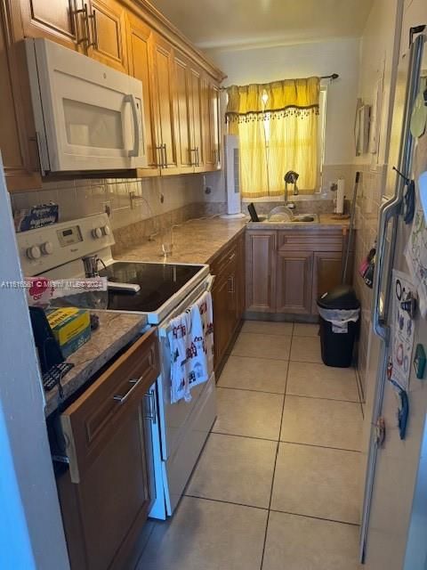 For Sale: $199,999 (2 beds, 1 baths, 860 Square Feet)