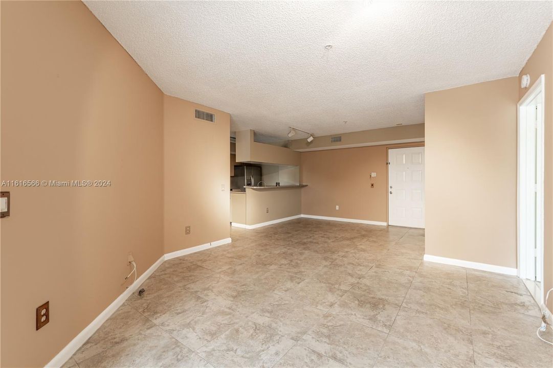 For Sale: $330,000 (3 beds, 2 baths, 1084 Square Feet)