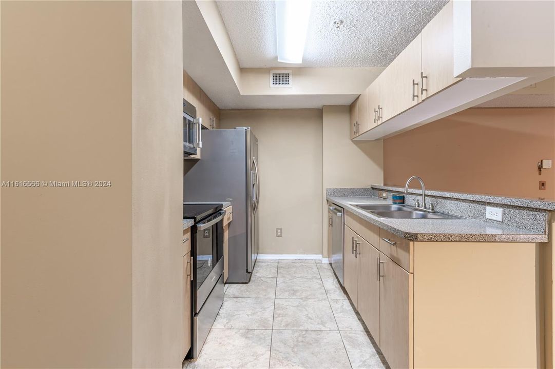 For Sale: $330,000 (3 beds, 2 baths, 1084 Square Feet)