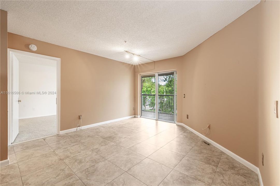 For Sale: $330,000 (3 beds, 2 baths, 1084 Square Feet)