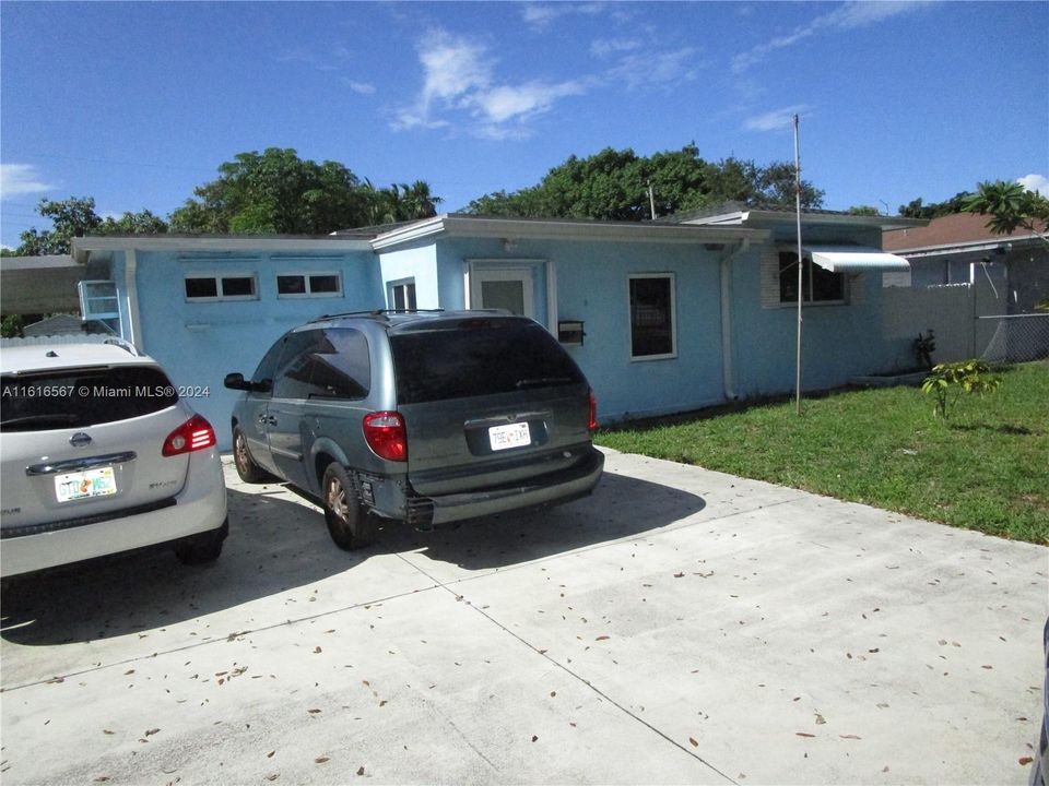 For Sale: $460,000 (4 beds, 2 baths, 1446 Square Feet)