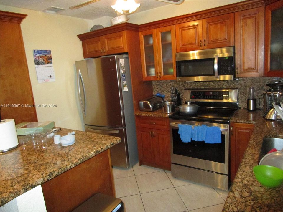 For Sale: $460,000 (4 beds, 2 baths, 1446 Square Feet)