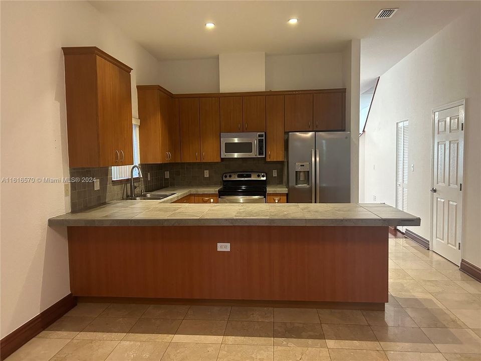 For Rent: $6,500 (3 beds, 2 baths, 2023 Square Feet)