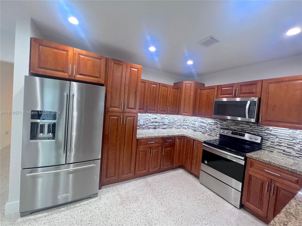 For Rent: $3,600 (3 beds, 2 baths, 1150 Square Feet)