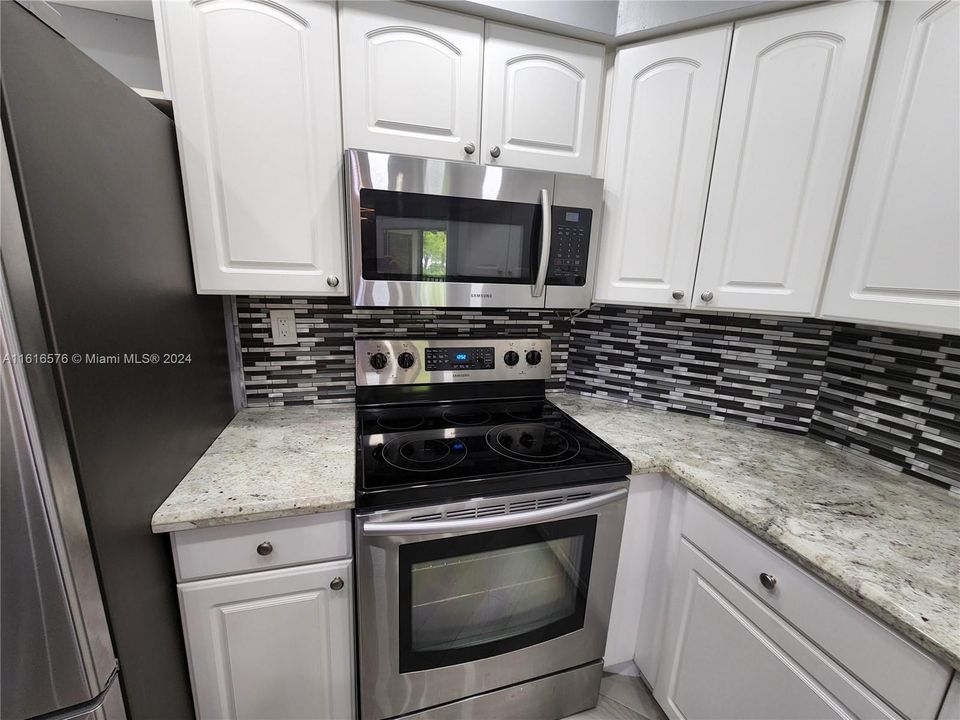 For Rent: $2,800 (2 beds, 2 baths, 1034 Square Feet)