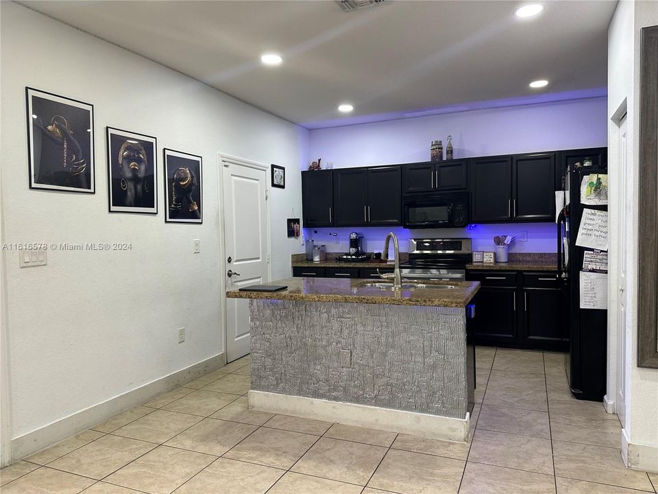 For Sale: $465,000 (4 beds, 2 baths, 1728 Square Feet)