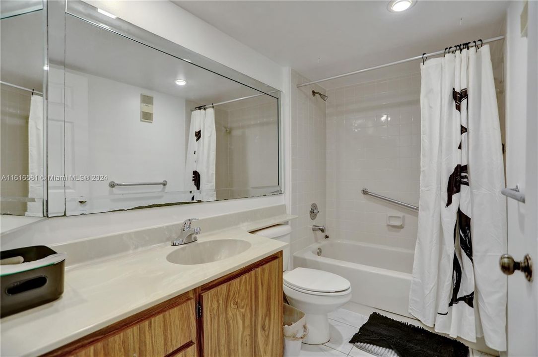 В аренду: $2,600 (2 спален, 2 ванн, 1385 Квадратных фут)
