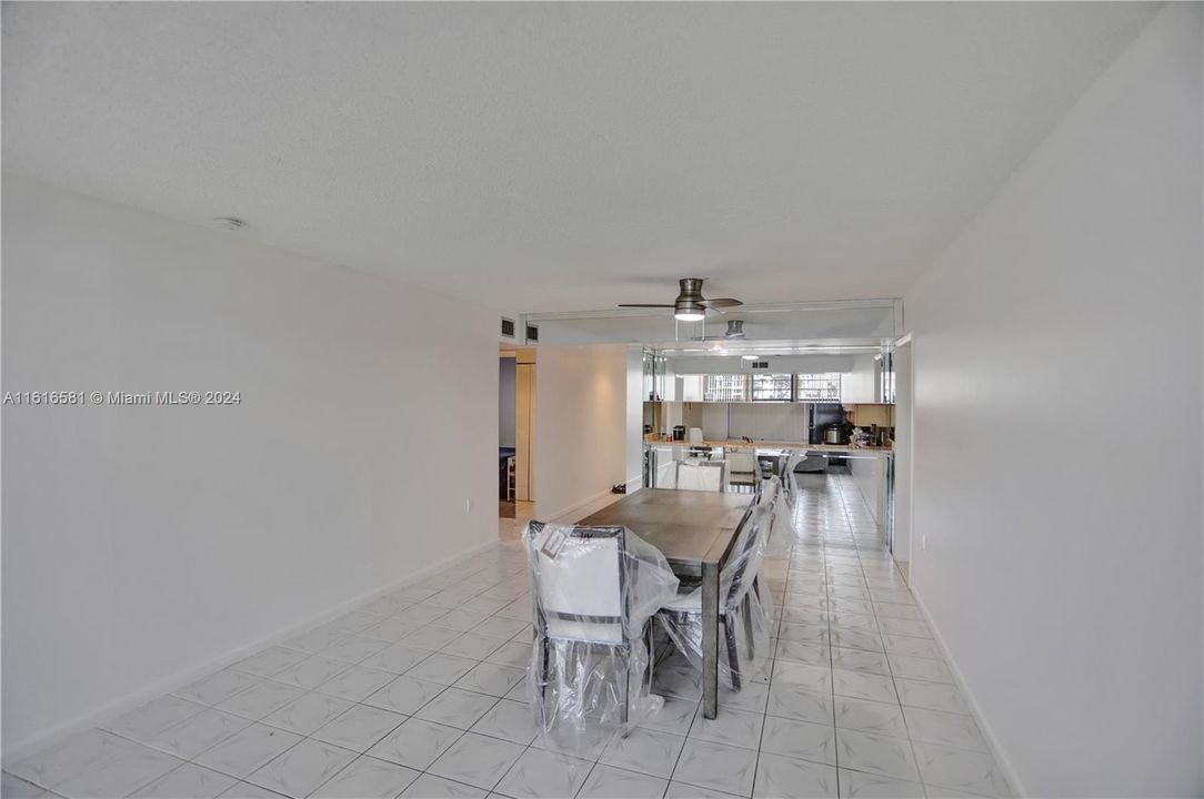 For Rent: $2,600 (2 beds, 2 baths, 1385 Square Feet)