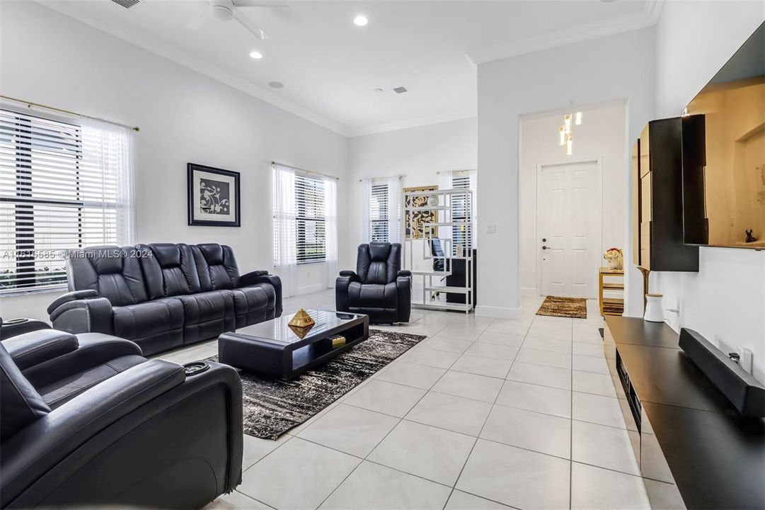 Active With Contract: $489,000 (3 beds, 2 baths, 2104 Square Feet)