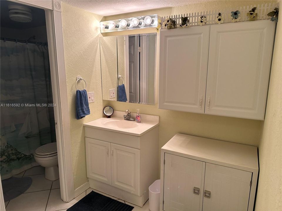 For Rent: $3,000 (1 beds, 2 baths, 857 Square Feet)
