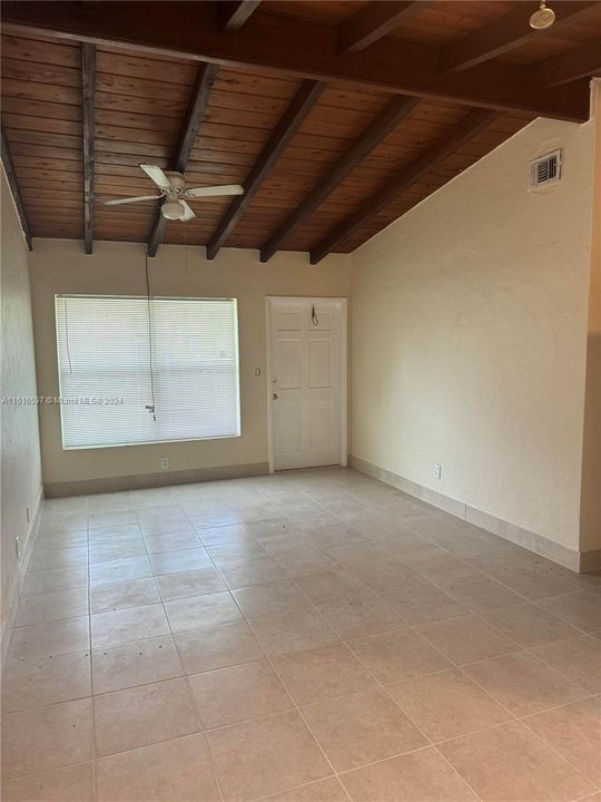 For Rent: $2,850 (3 beds, 1 baths, 888 Square Feet)