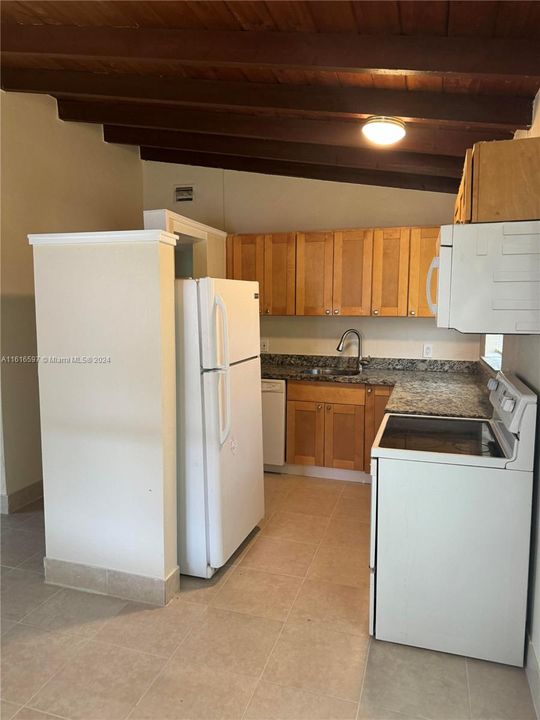 For Rent: $2,850 (3 beds, 1 baths, 888 Square Feet)