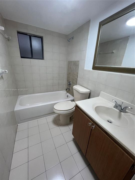 For Rent: $2,300 (2 beds, 2 baths, 965 Square Feet)