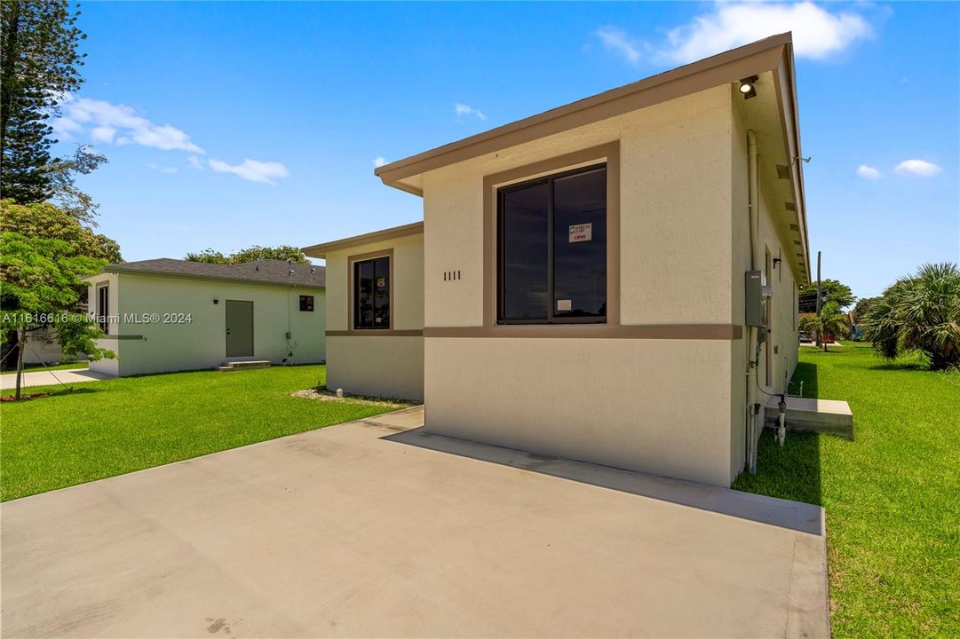 Active With Contract: $550,000 (4 beds, 3 baths, 1618 Square Feet)