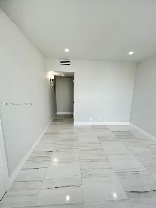 For Rent: $4,200 (2 beds, 2 baths, 1030 Square Feet)