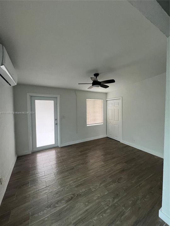 For Rent: $3,000 (2 beds, 1 baths, 594 Square Feet)