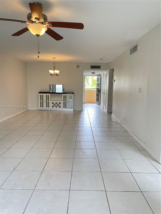 For Rent: $1,800 (2 beds, 2 baths, 1099 Square Feet)