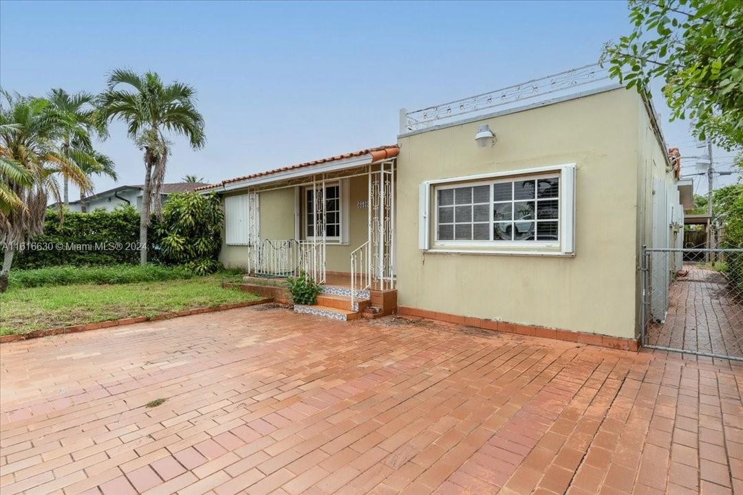 En Venta: $710,000 (4 camas, 3 baños, 1835 Pies cuadrados)