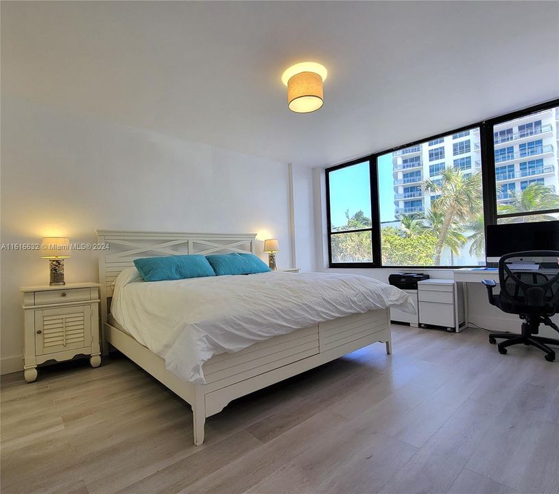 For Sale: $475,000 (1 beds, 1 baths, 790 Square Feet)