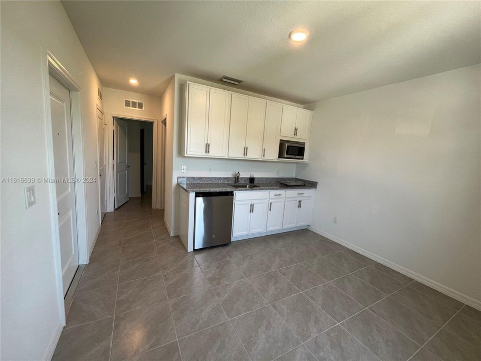 For Rent: $1,450 (1 beds, 1 baths, 500 Square Feet)