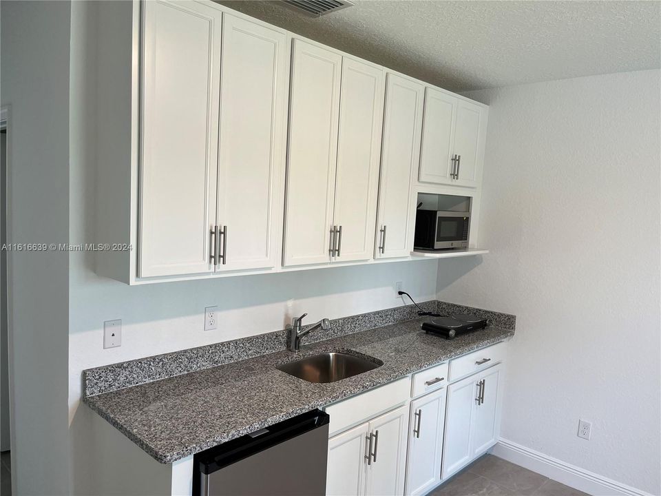 For Rent: $1,450 (1 beds, 1 baths, 500 Square Feet)