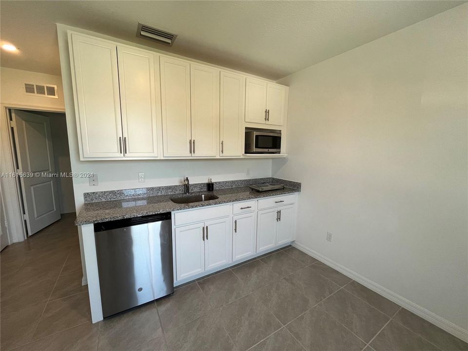 For Rent: $1,450 (1 beds, 1 baths, 500 Square Feet)